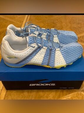 New!! Brooks Surge MD Track & Field Spike Shoes Women’s Size 11